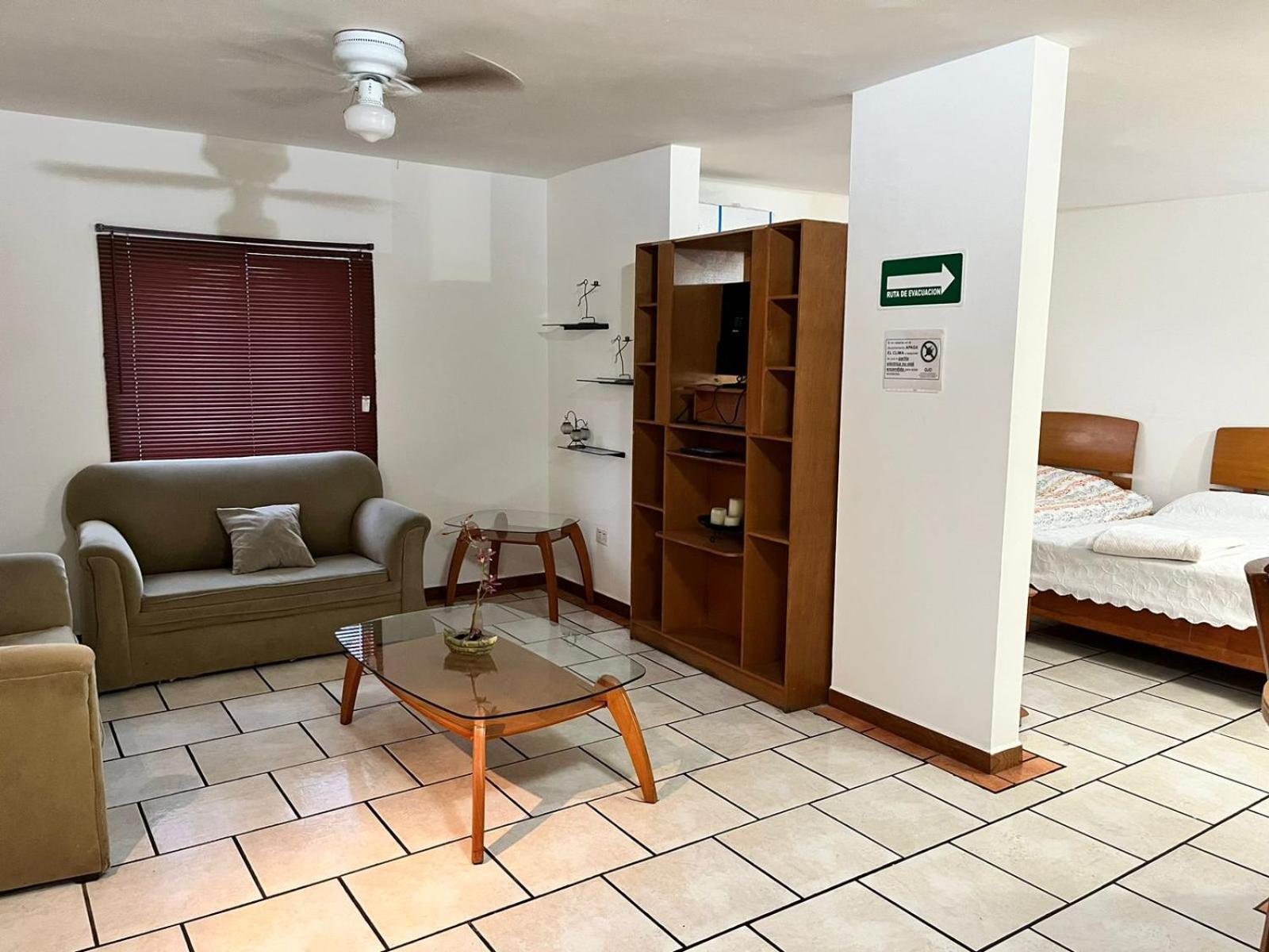 Confort Ejecutivo Suites Lindavista Guadalupe  Eksteriør billede